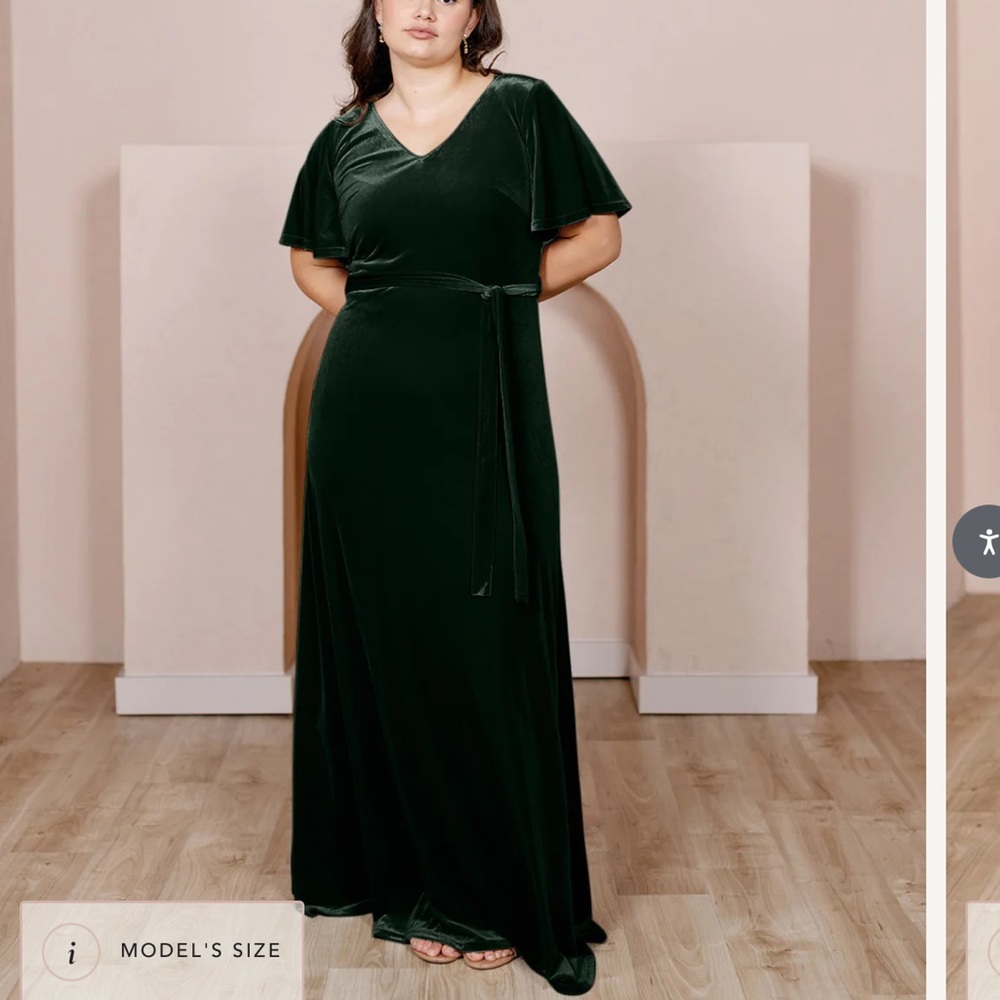 Revelry Bridesmaid Velvet Emerald Reese Dress